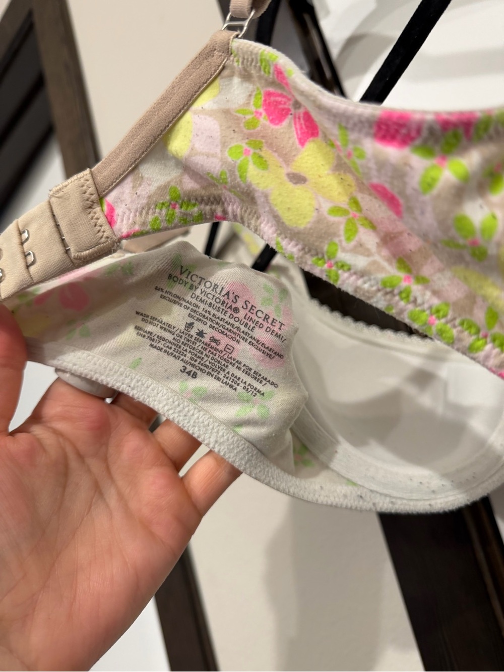 Victoria's Secret Pink & Lime Floral Underwire Bra - Picture 2 of 2